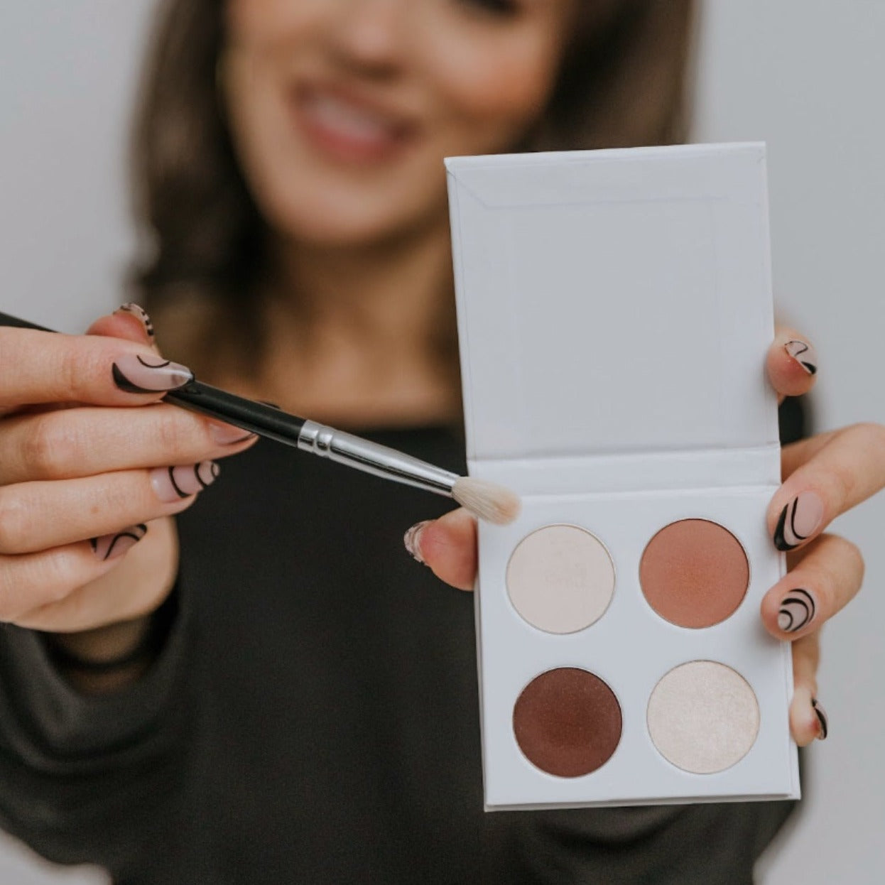 NATURAL FREE THINKING WOMAN EYESHADOW